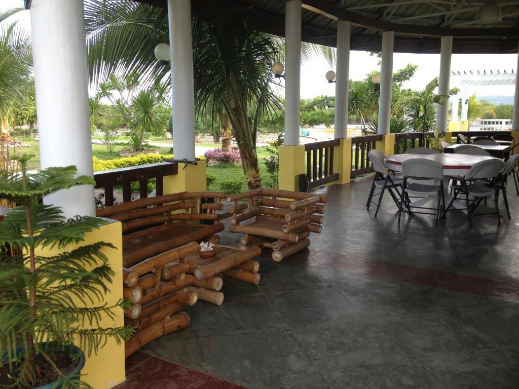 Moalboal Beach Resort Alcantara  Buitenkant foto