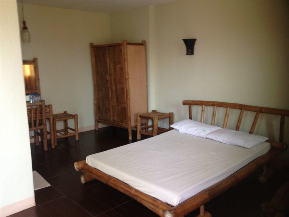 Moalboal Beach Resort Alcantara  Buitenkant foto