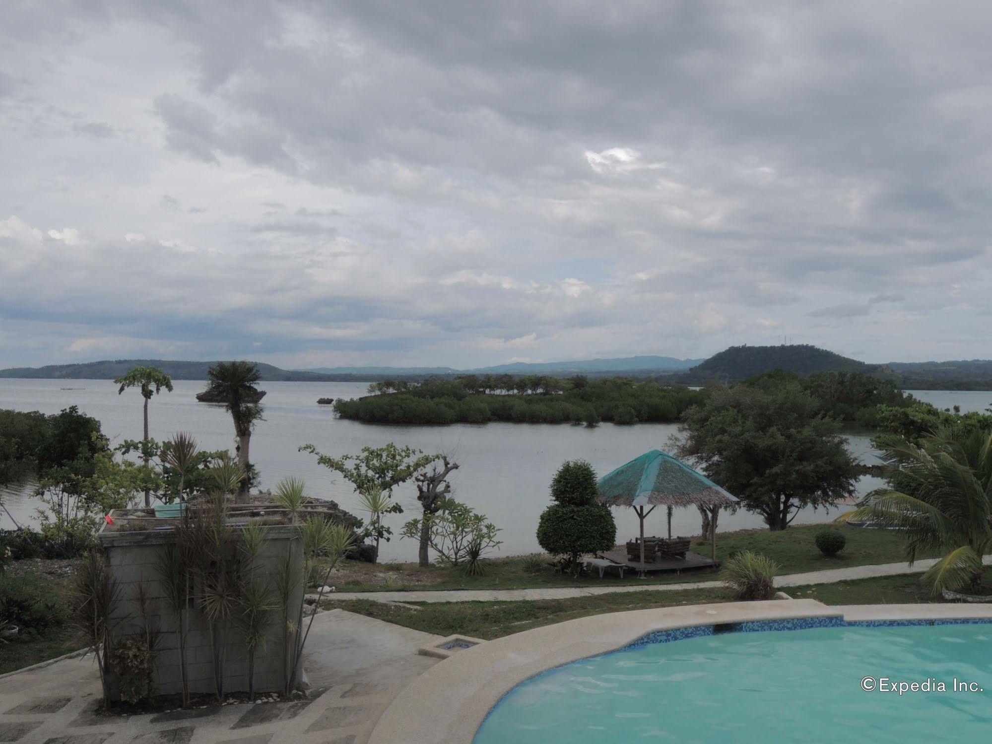 Moalboal Beach Resort Alcantara  Buitenkant foto